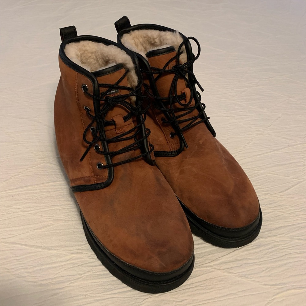 Men’s UGG Suede fur lined boots.
